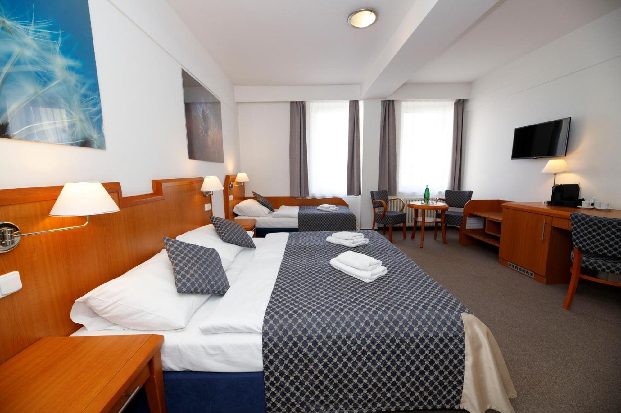 Lh Hotel Medinek Old Town Kutná Hora Dış mekan fotoğraf