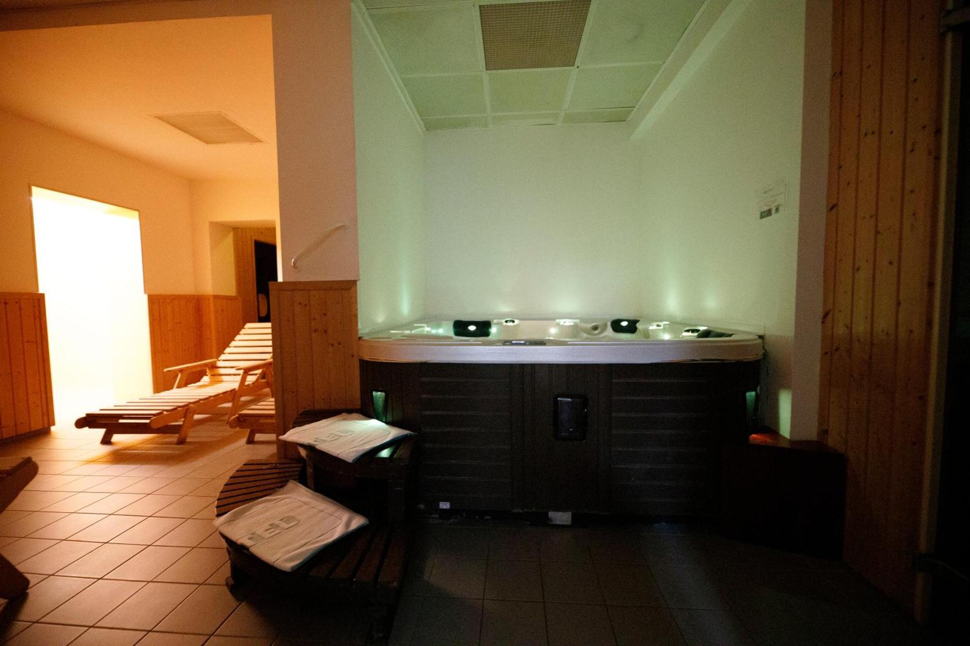 Lh Hotel Medinek Old Town Kutná Hora Dış mekan fotoğraf