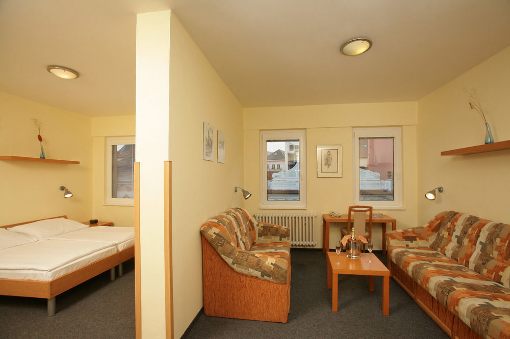 Lh Hotel Medinek Old Town Kutná Hora Dış mekan fotoğraf